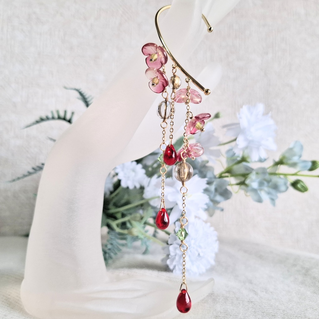 イヤーフック 春~開花~ガラスの花 前撮りやイベント、お出掛けに。一点物アクセサリー