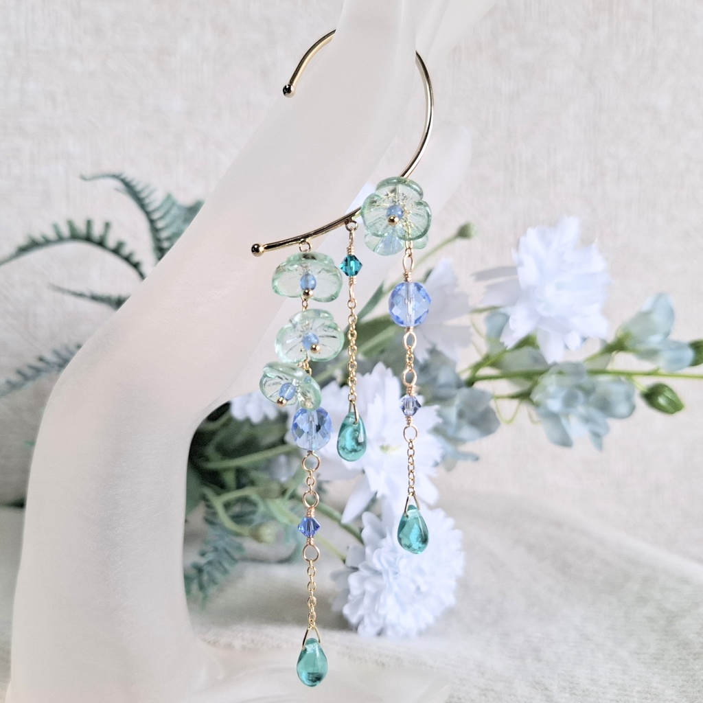 イヤーフック 春~芽吹き~ガラスの花 前撮りやイベント、お出掛けに。一点物アクセサリー