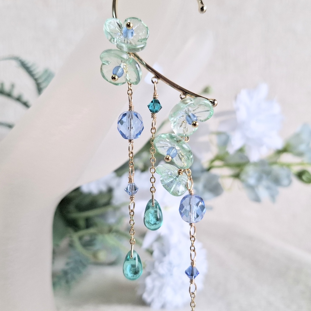 イヤーフック 春~芽吹き~ガラスの花 前撮りやイベント、お出掛けに。一点物アクセサリー