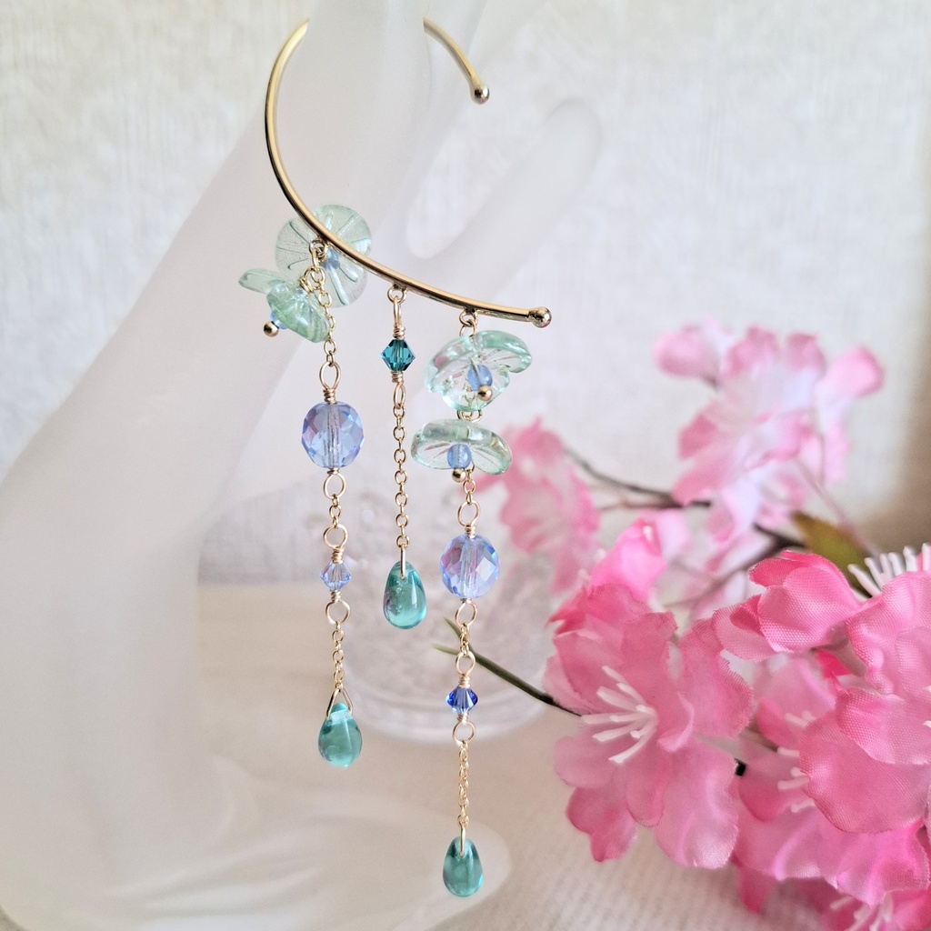 イヤーフック 春~芽吹き~ガラスの花 前撮りやイベント、お出掛けに。一点物アクセサリー