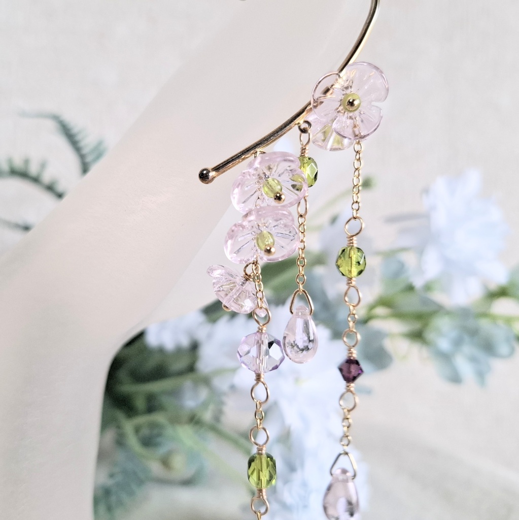 イヤーフック 春~花舞う~ガラスの花 前撮りやイベント、お出掛けに。一点物アクセサリー