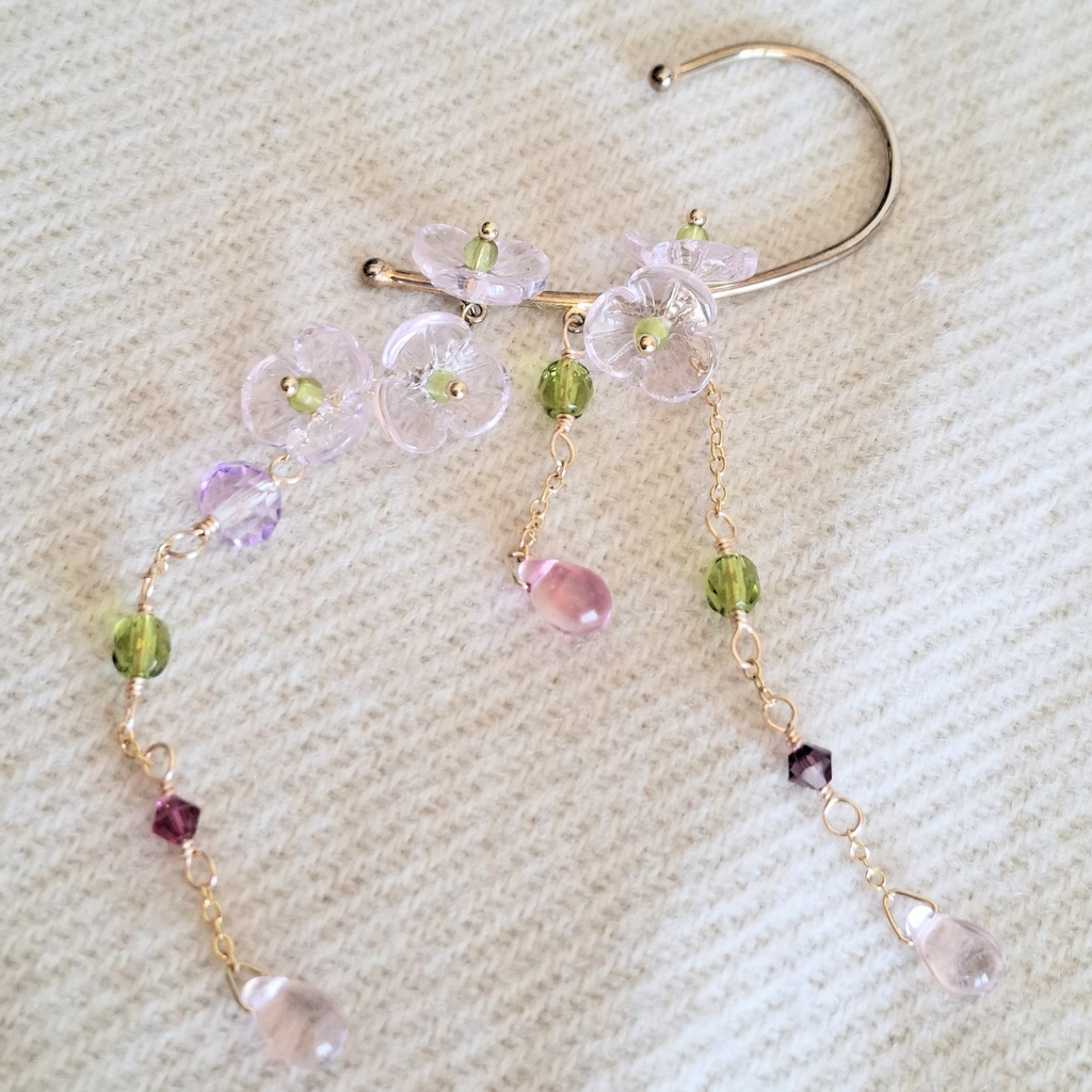 イヤーフック 春~花舞う~ガラスの花 前撮りやイベント、お出掛けに。一点物アクセサリー