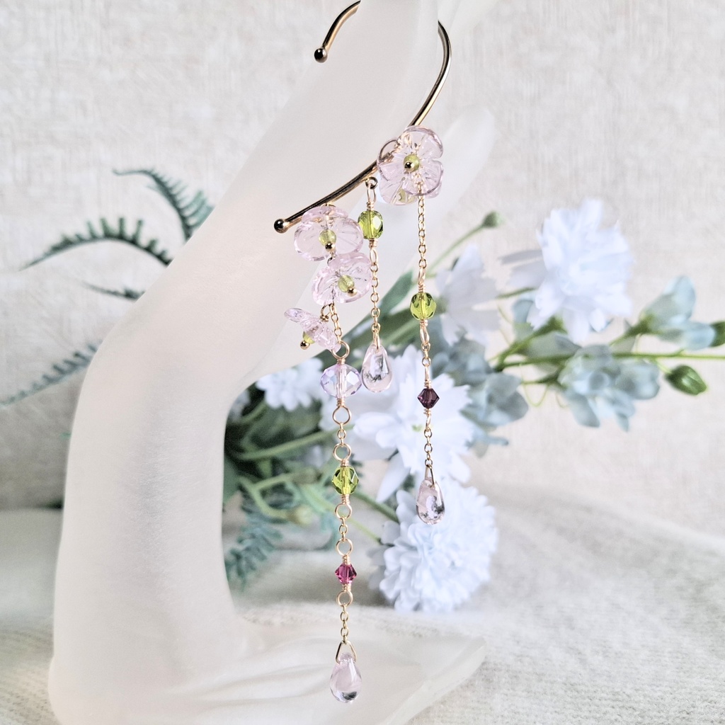 イヤーフック　春~花舞う~ガラスの花　前撮りやイベント、お出掛けに。一点物アクセサリー