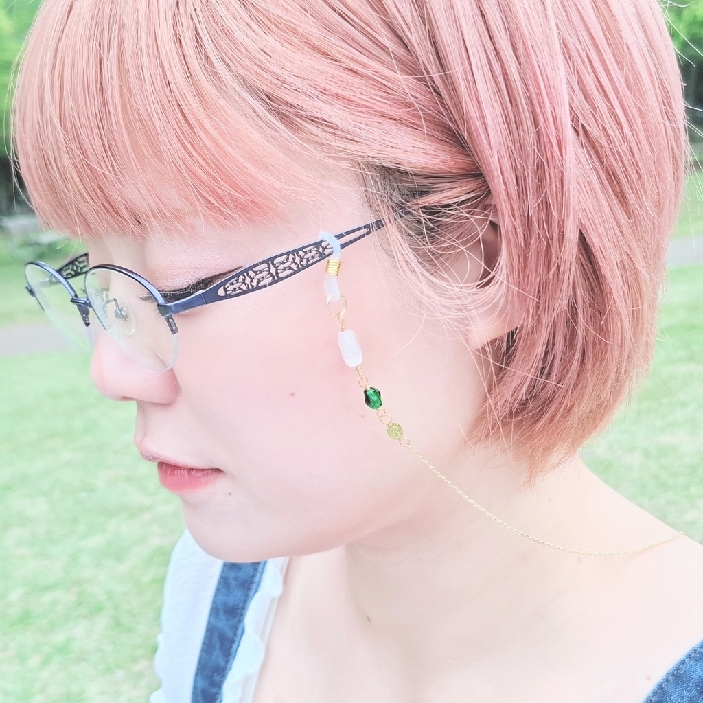 メガネチェーン/眼鏡ストラップ めがねのお供に。チェコガラスと三日月 緑green