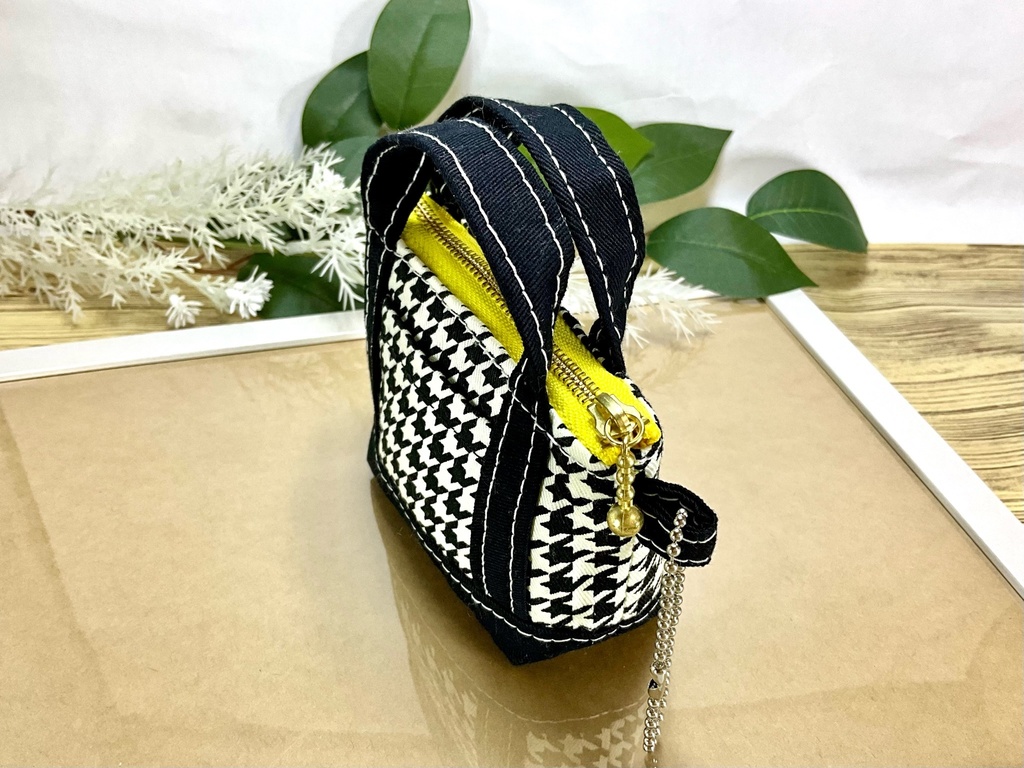 P4モチーフトートバック風ミニファスナーポーチ