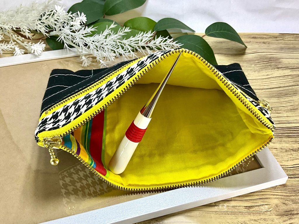 P4モチーフダブルファスナーポーチ