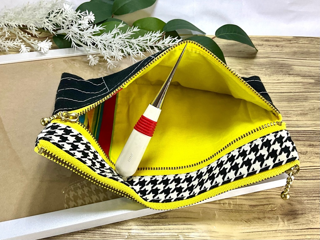 P4モチーフダブルファスナーポーチ