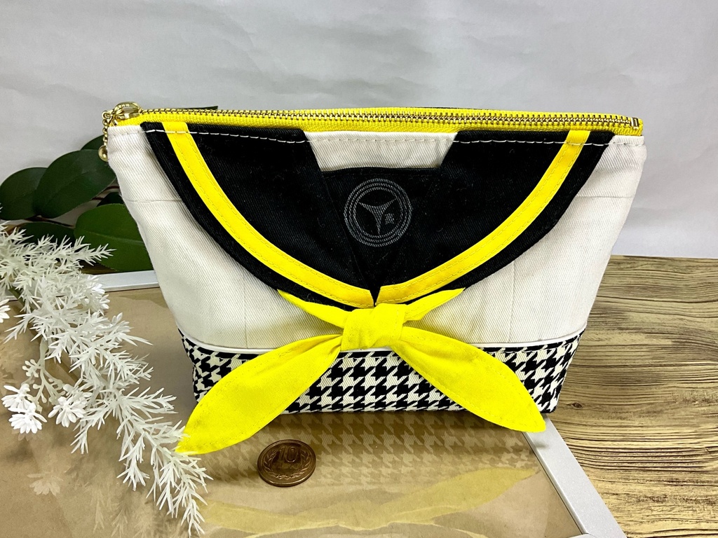 P4女子夏制服モチーフマチ付きポーチ