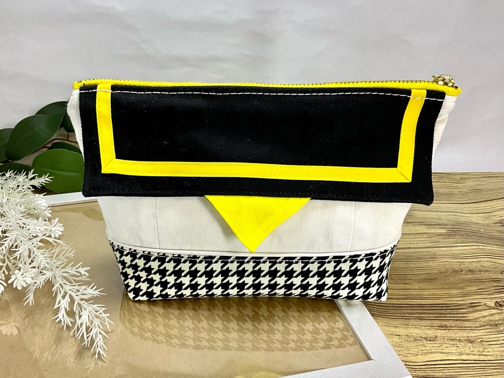 P4女子夏制服モチーフマチ付きポーチ