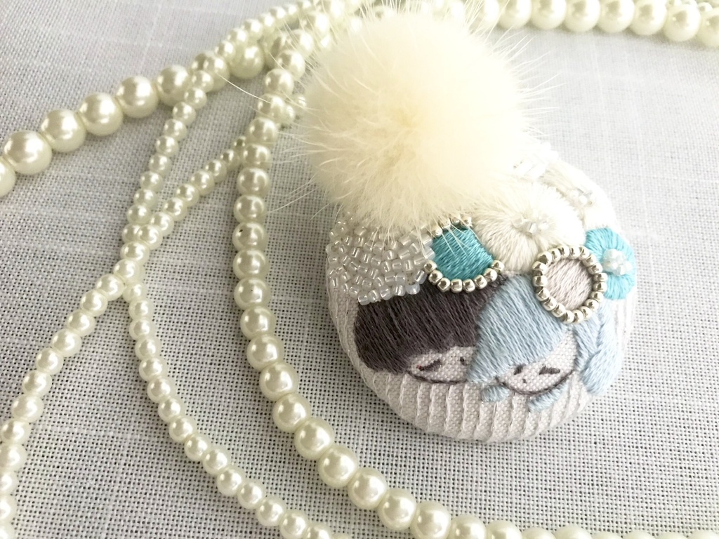石かり刺繍ブローチ／5cm／白