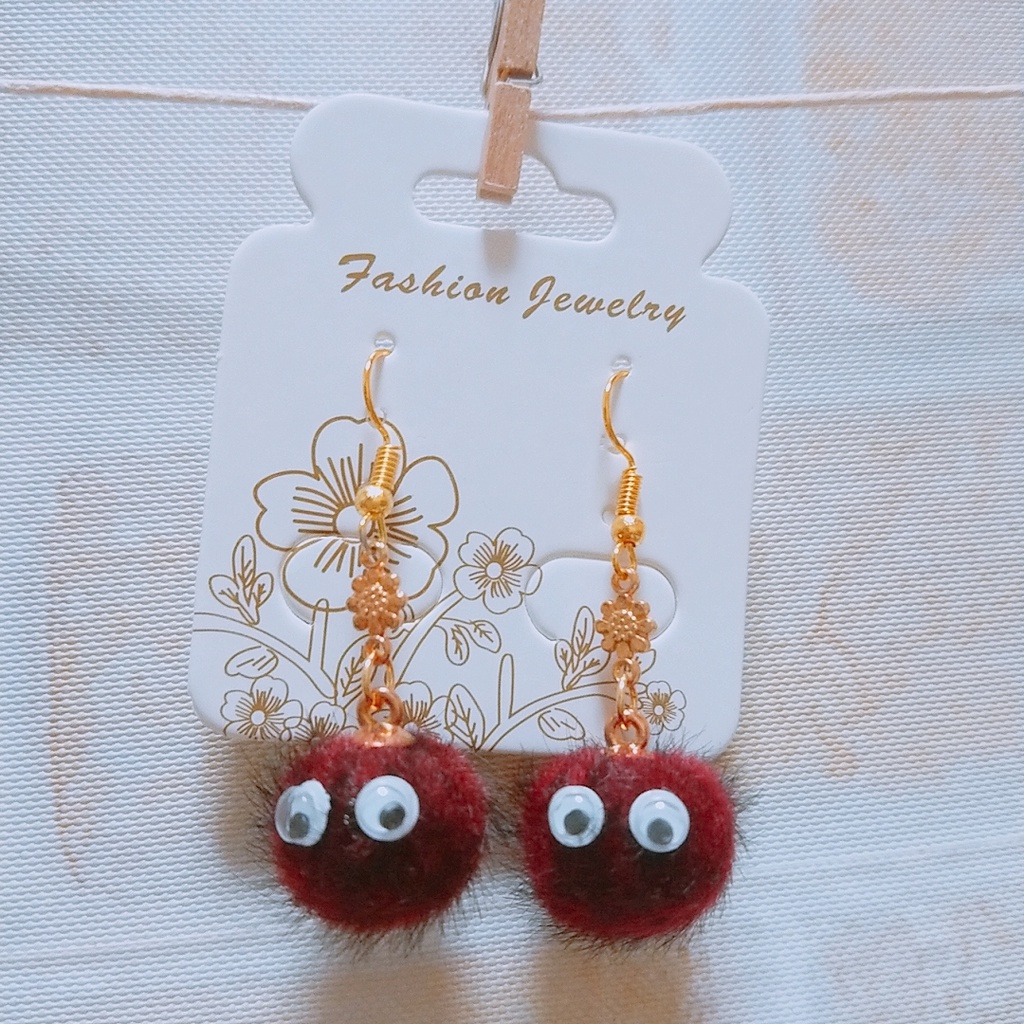 ふわふわめだまのピアス