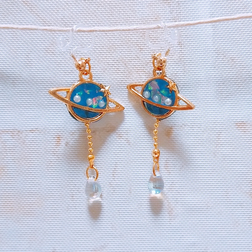 宇宙船型樹脂ピアス