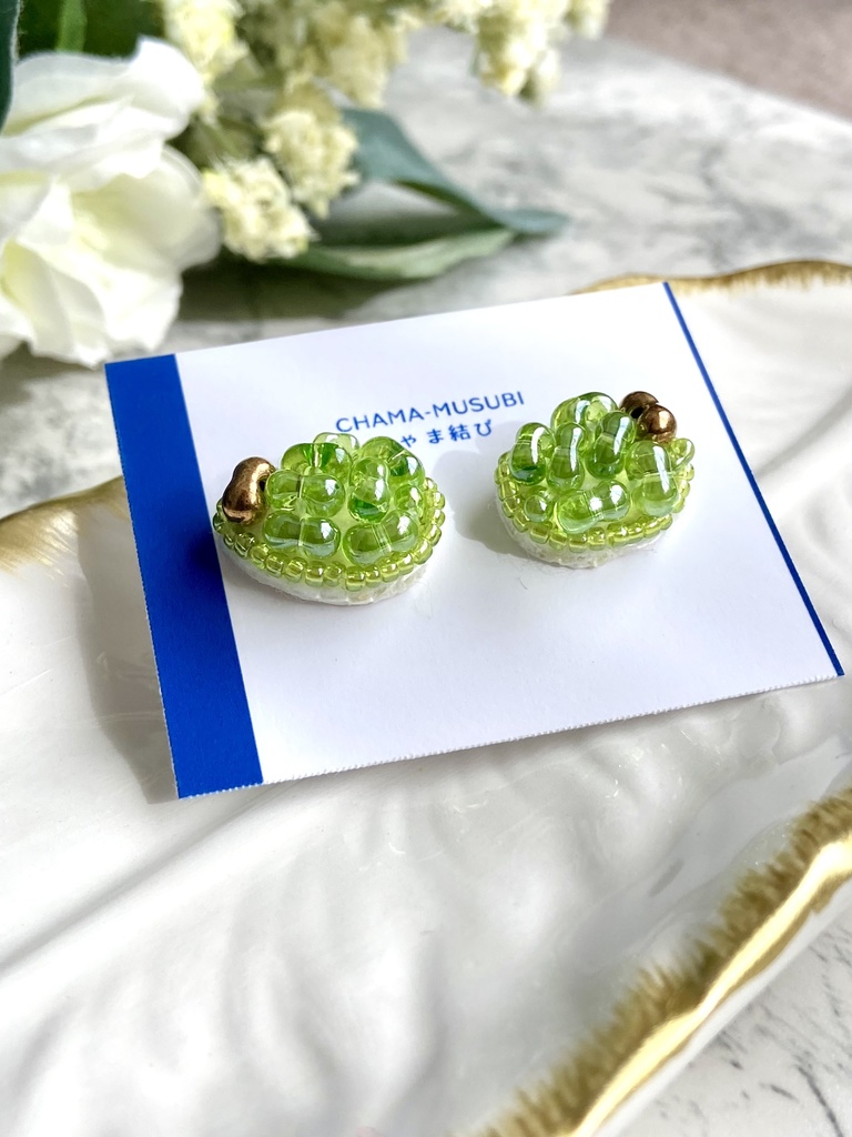 beans-豆-  ビーズ刺繍　 ピアス　緑