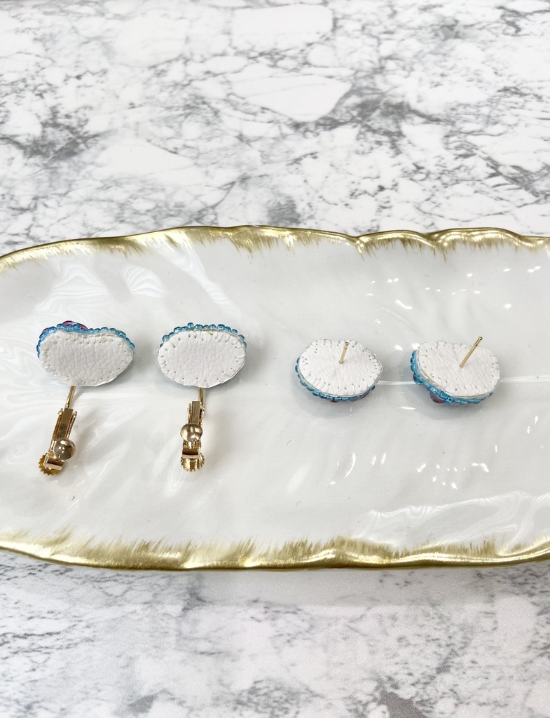 beans-豆- ビーズ刺繍 ピアス/イヤリング 藤色と水色