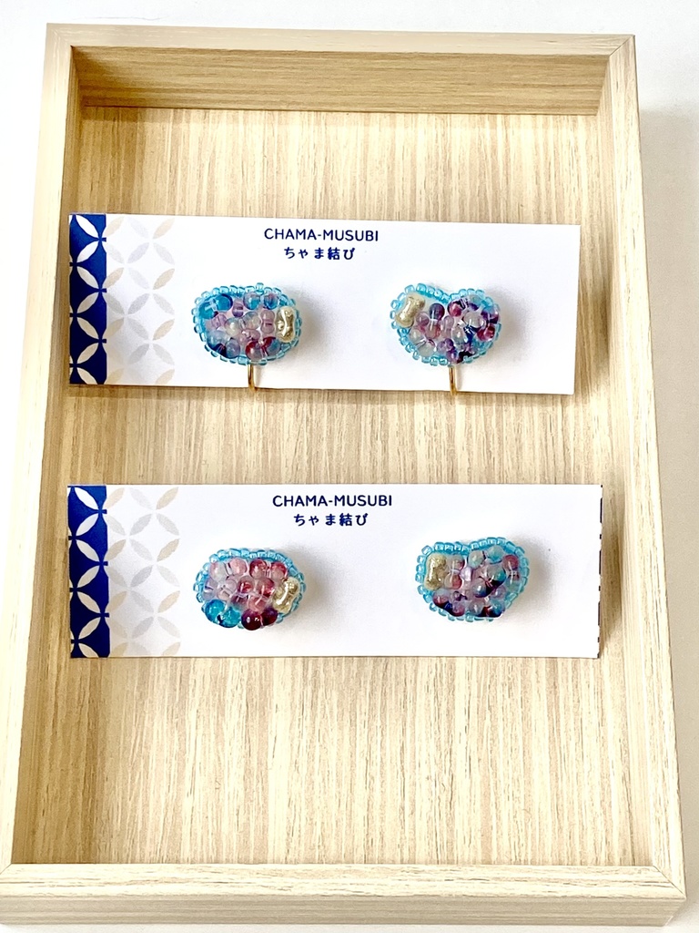 beans-豆- ビーズ刺繍 ピアス/イヤリング 藤色と水色