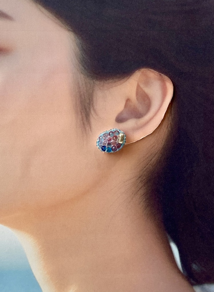 beans-豆- ビーズ刺繍 ピアス/イヤリング 藤色と水色