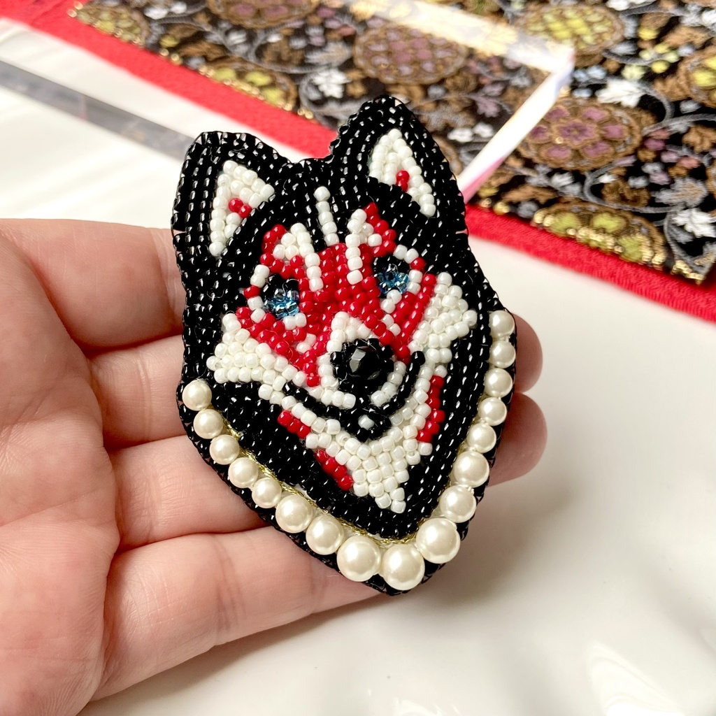 歌舞伎イメージ ハスキー ビーズ刺繍 ブローチ