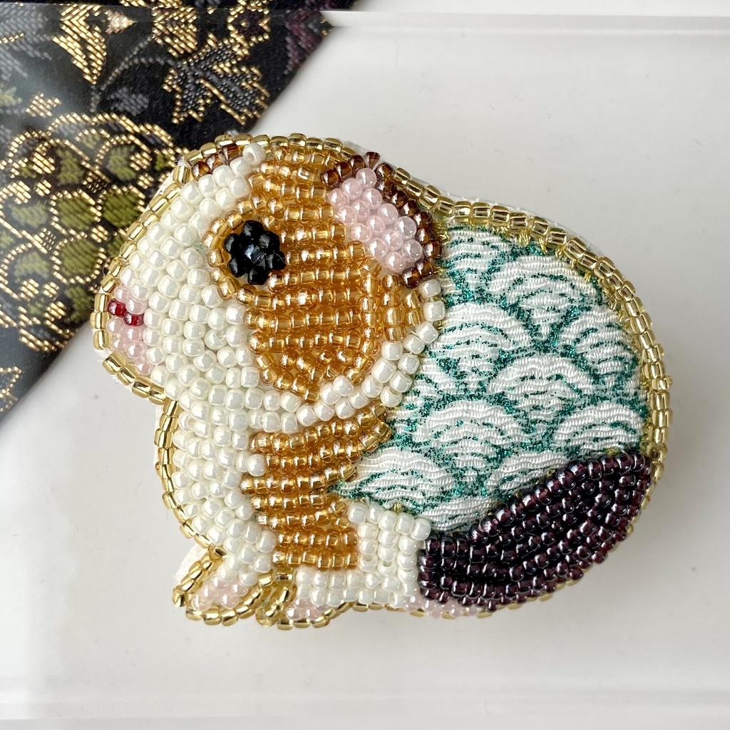 和風 モルモット ビーズ刺繍ブローチ