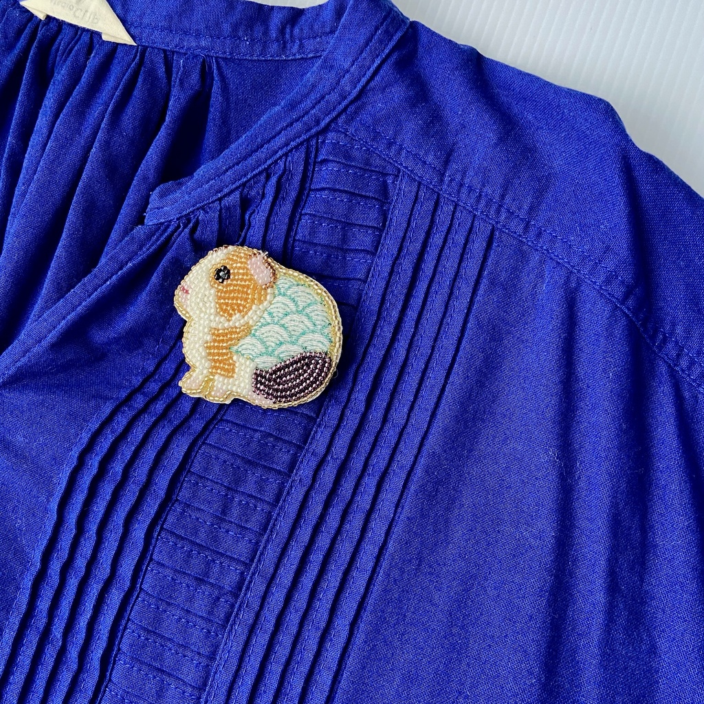 和風 モルモット ビーズ刺繍ブローチ