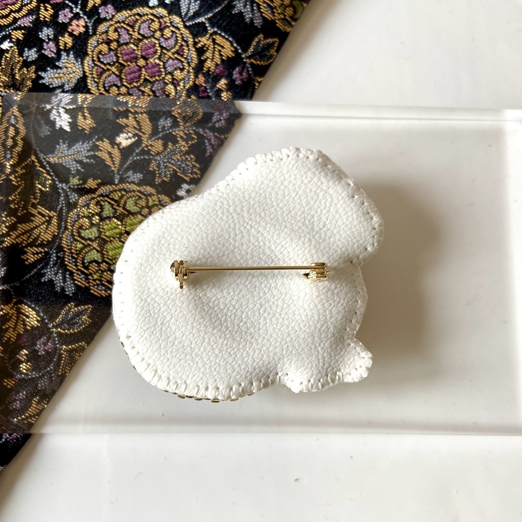 和風 モルモット ビーズ刺繍ブローチ