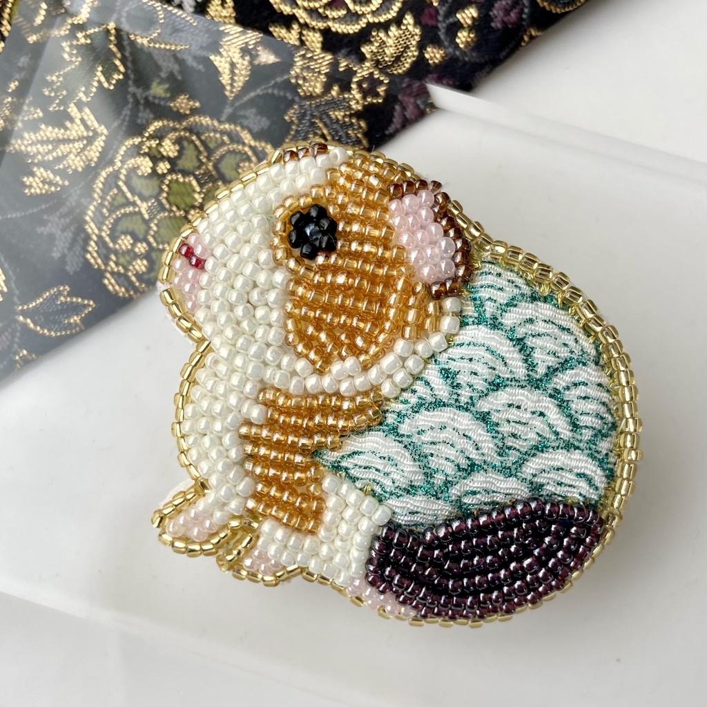 和風 モルモット ビーズ刺繍ブローチ