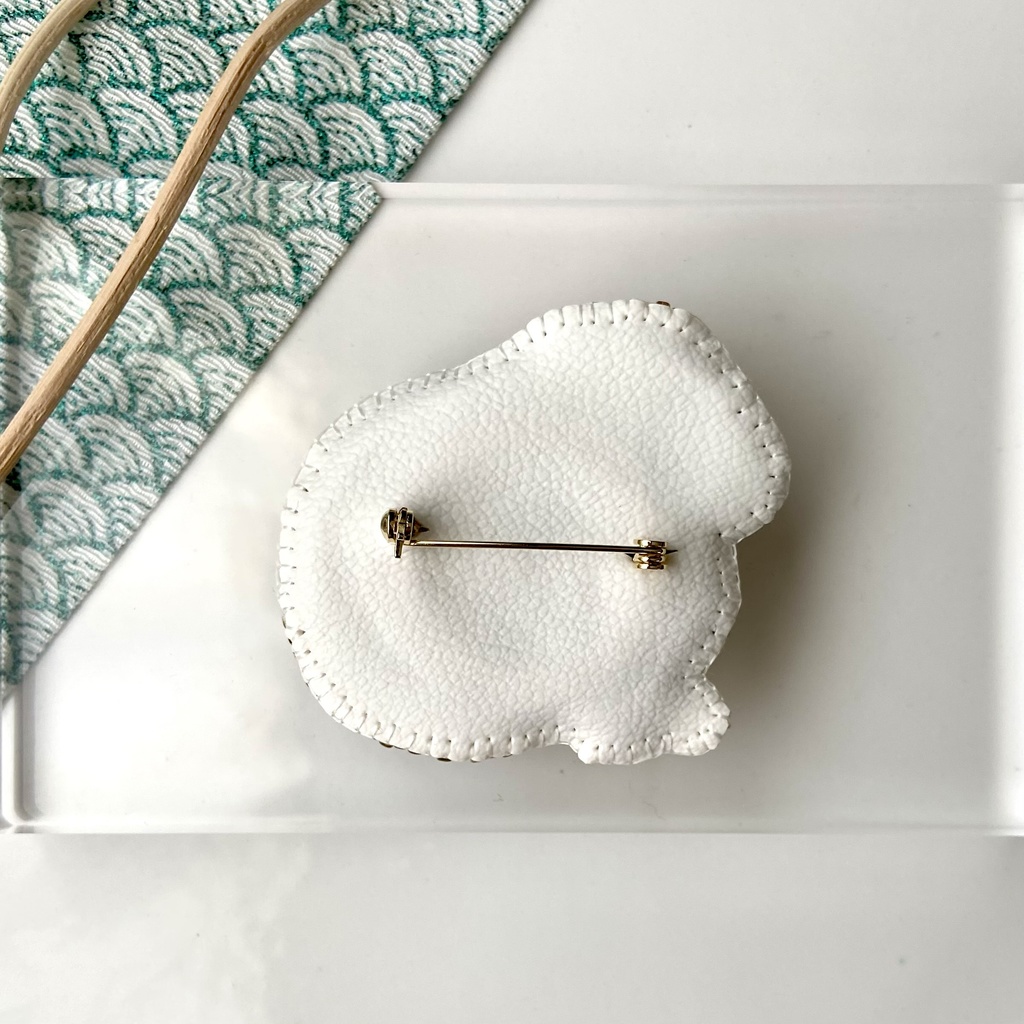 和風 モルモット ビーズ刺繍ブローチ