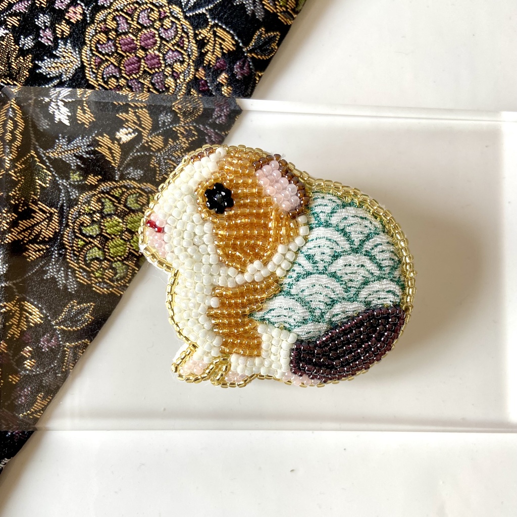 和風 モルモット ビーズ刺繍ブローチ