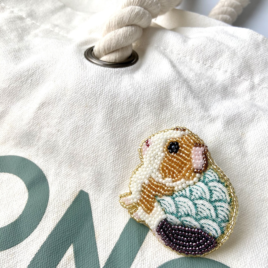 和風 モルモット ビーズ刺繍ブローチ