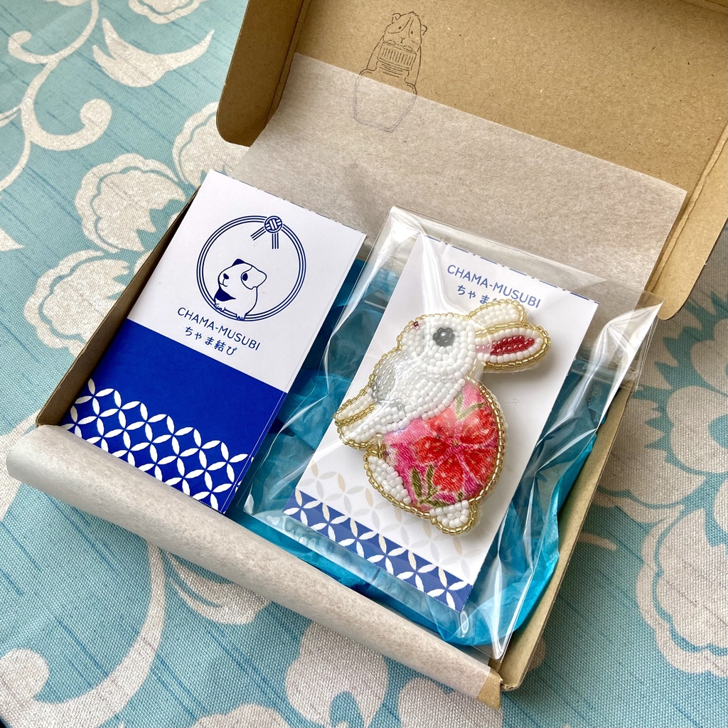 和風 うさぎ ビーズ刺繍ブローチ