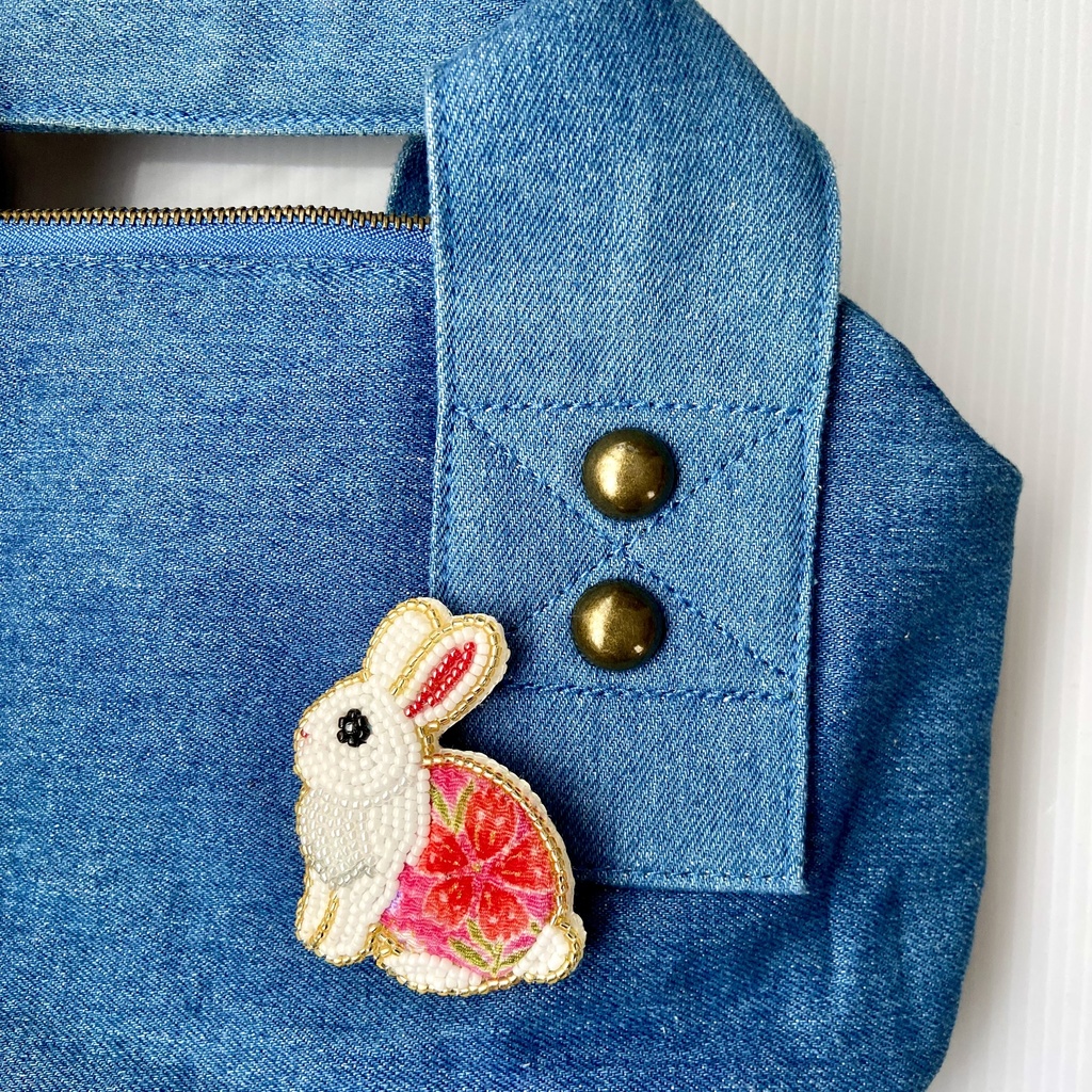 和風 うさぎ ビーズ刺繍ブローチ