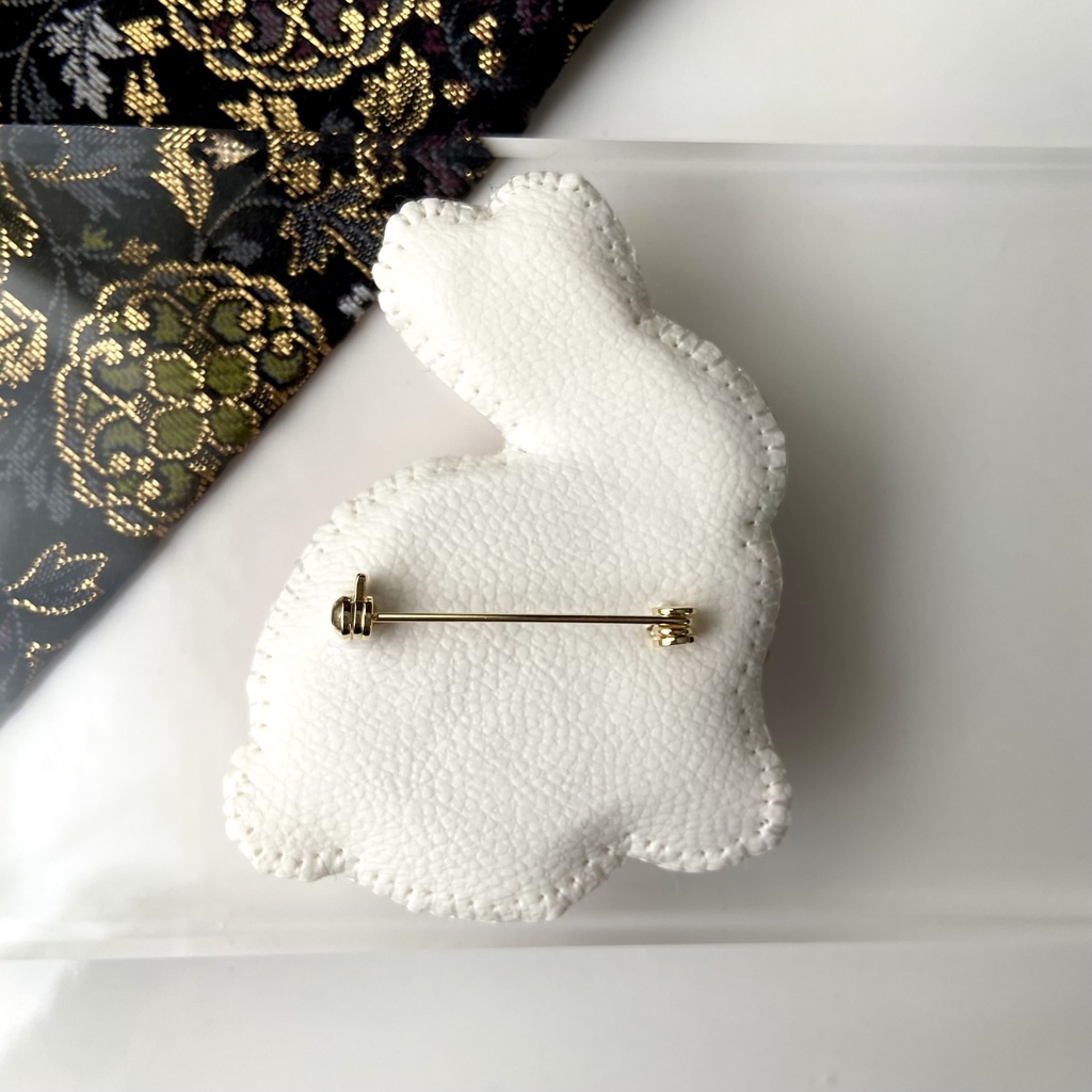 和風 うさぎ ビーズ刺繍ブローチ