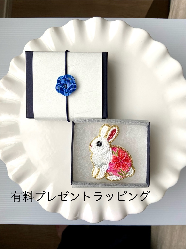 和風 うさぎ ビーズ刺繍ブローチ
