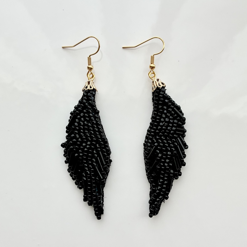 黒羽のピアス|ゲナウイメージ