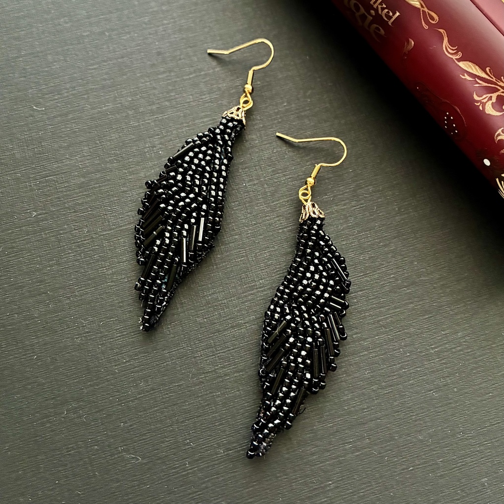 黒羽のピアス｜ゲナウイメージ