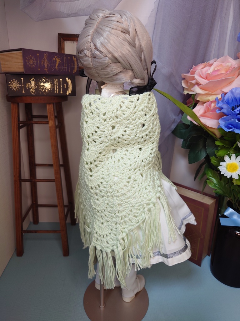 コットンの大きめな三角ショール