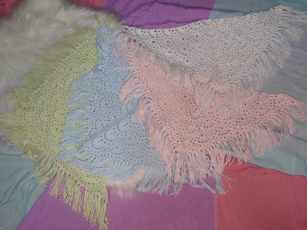 コットンの大きめな三角ショール