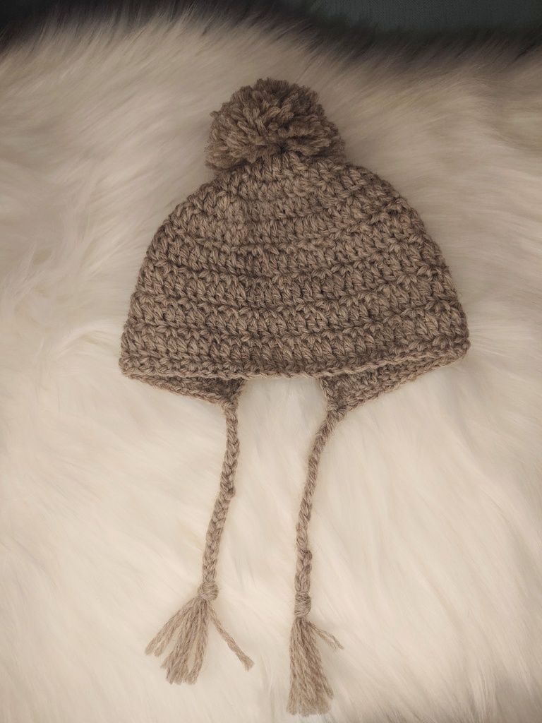 大人カラーなニット帽子