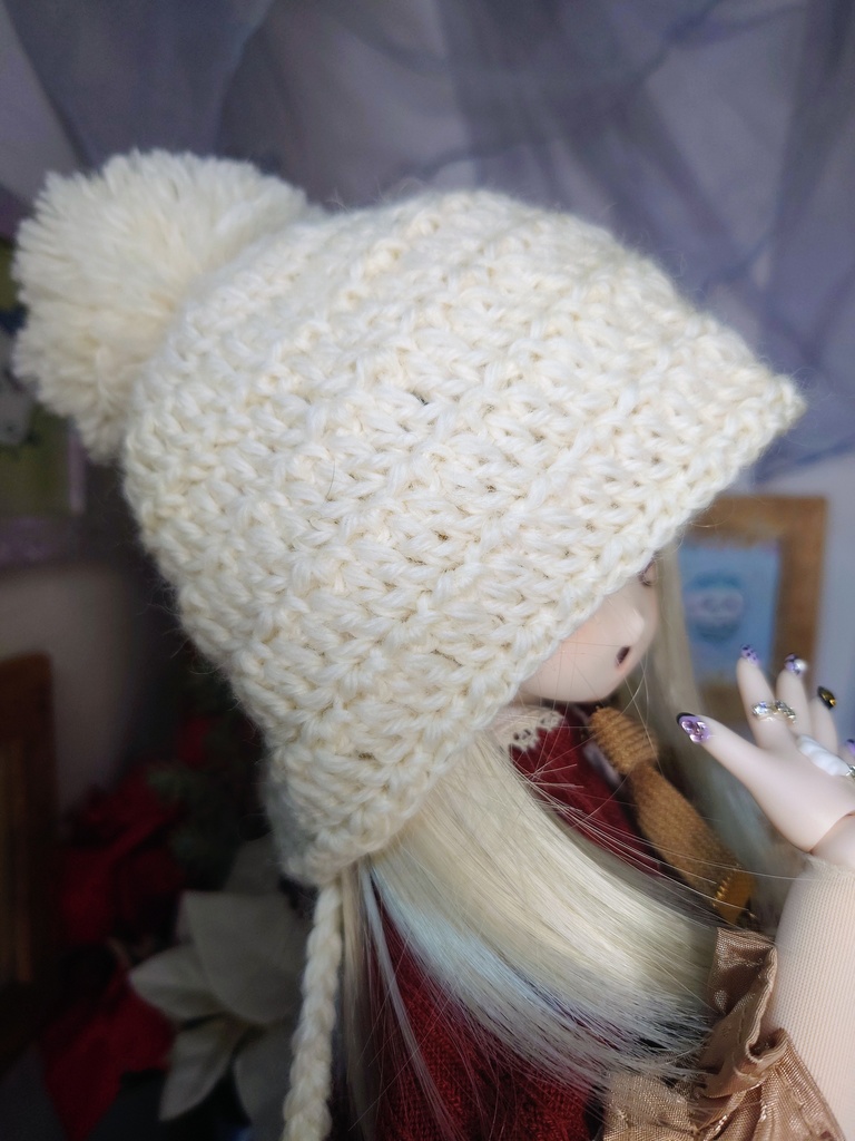 大人カラーなニット帽子