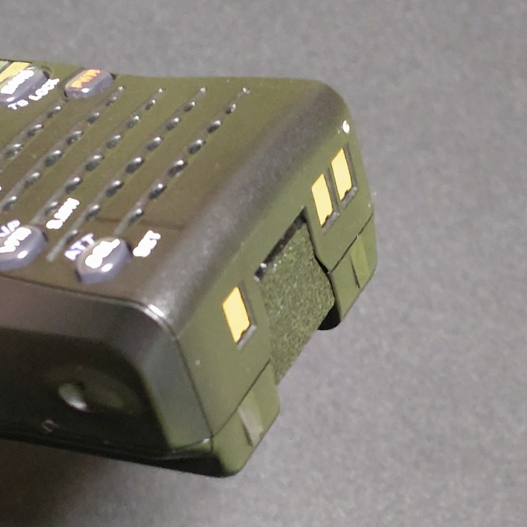 ICOM IC-P7/IC-4077Sのバッテリー蓋ロック部品