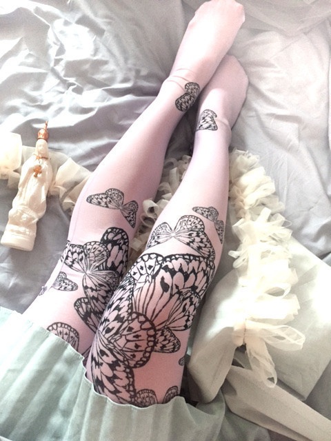 Hilfe No.3 蝶のタイツ