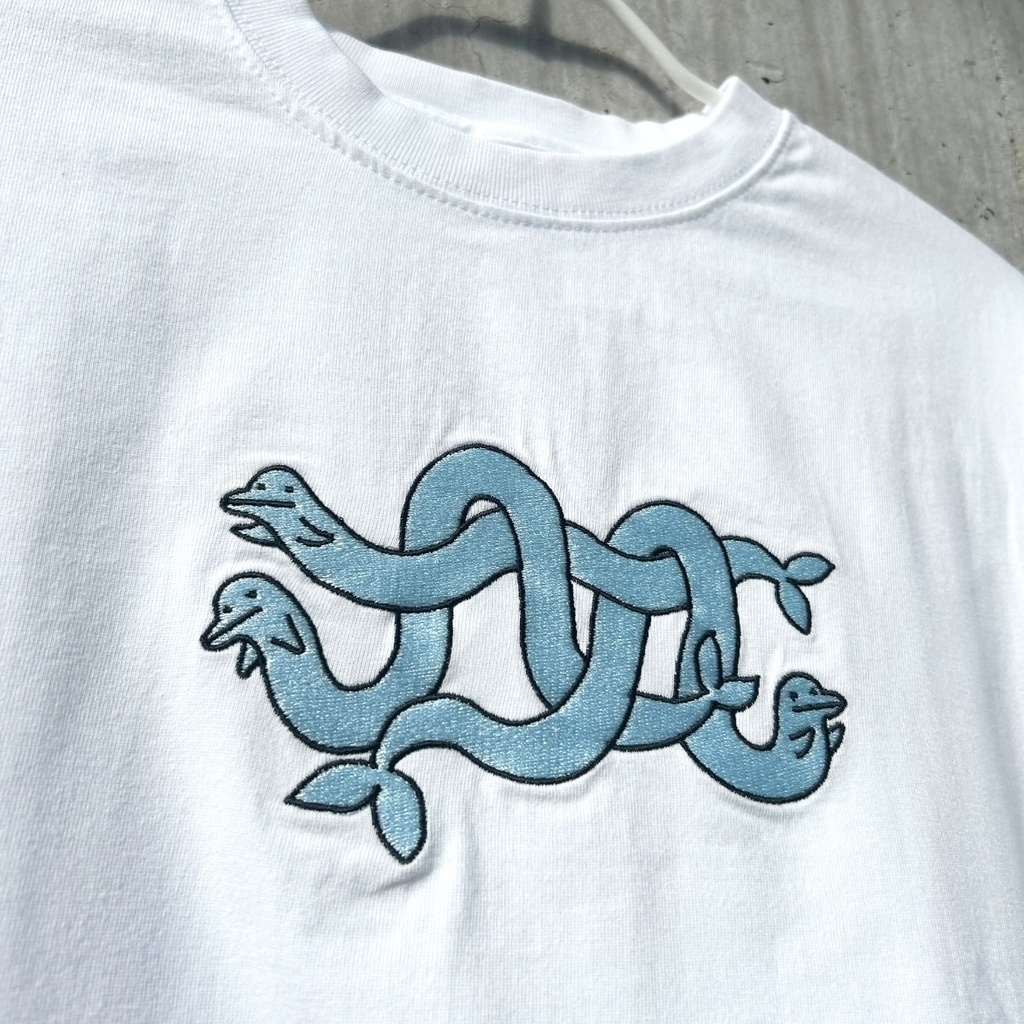 ロング・スリー・グッド・ドルフィンズ・ロングスリーブTシャツ