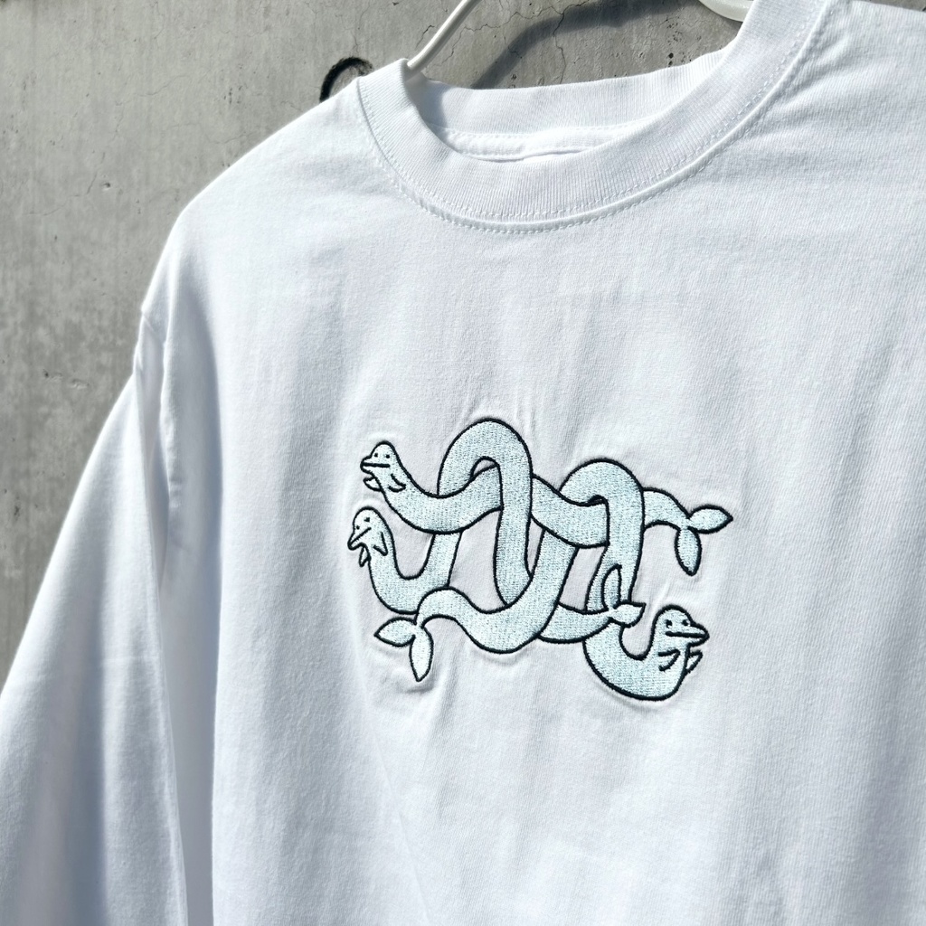 ロング・スリー・グッド・ドルフィンズ・ロングスリーブTシャツ