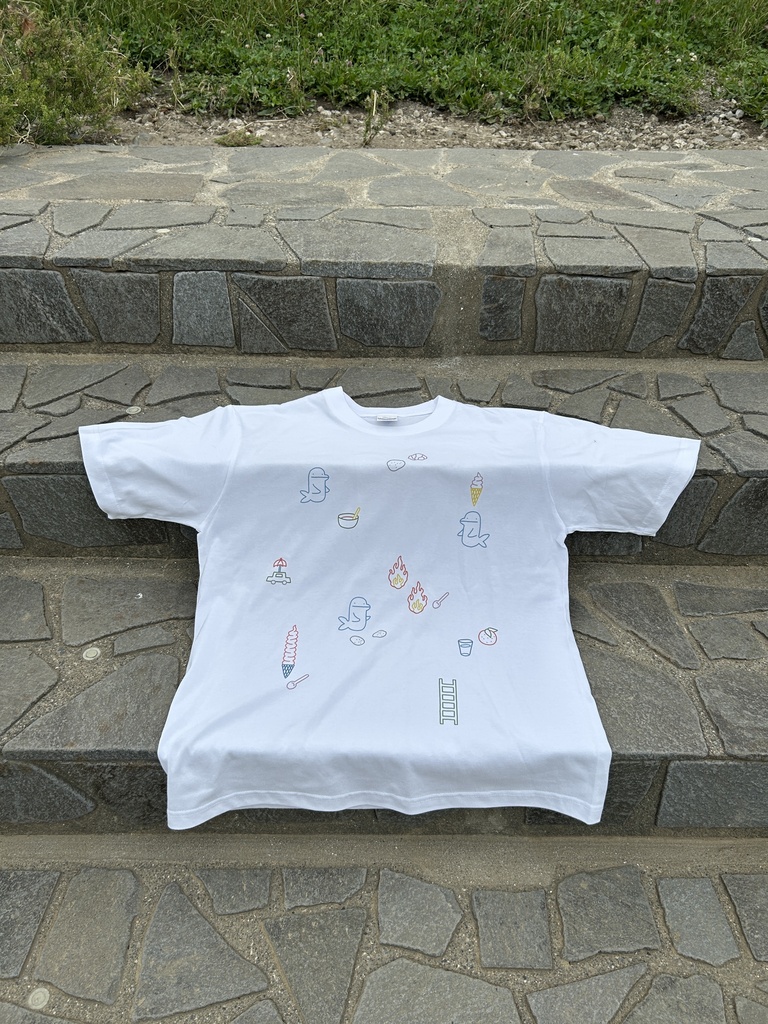 スリー・グッド・ドルフィンズ プリントTシャツ