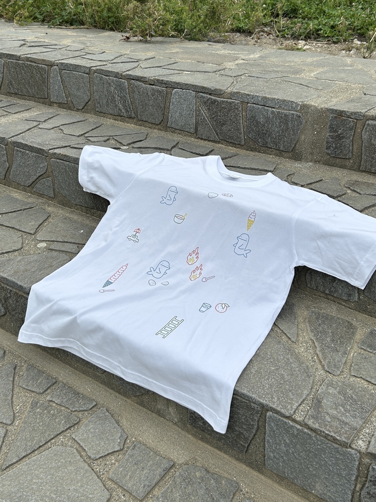スリー・グッド・ドルフィンズ　プリントTシャツ