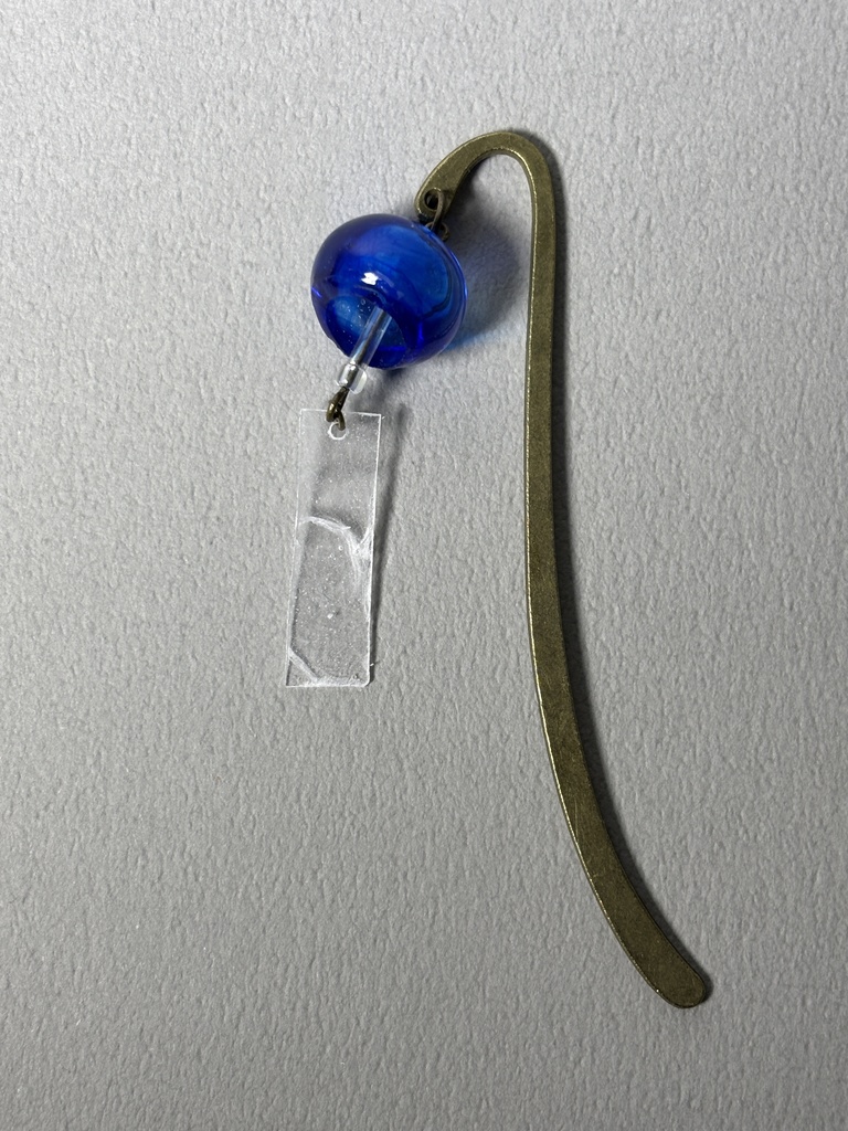 背表紙に吹く風 レジンブックマーカー