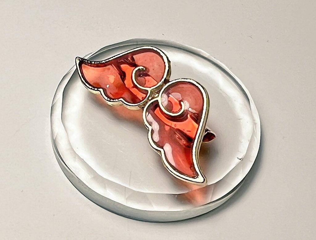 【ﾌﾞﾛｰﾁ】　翼モチーフ　(桃色)