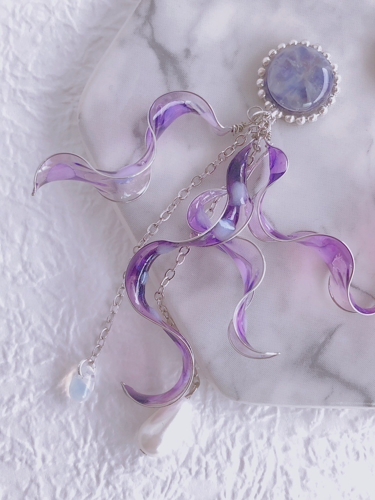 揺れる蛸足の耳飾り