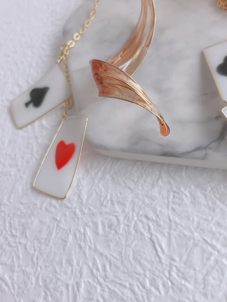 きらめく昼下がりの耳飾り