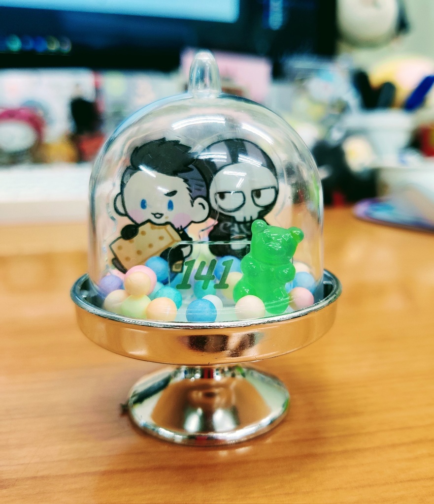 ドーム入りアクリルスタンド