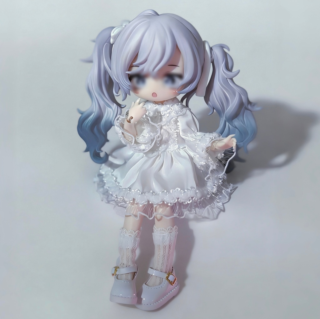 白のレースのワンピ 1/12ドールの共有サイズ